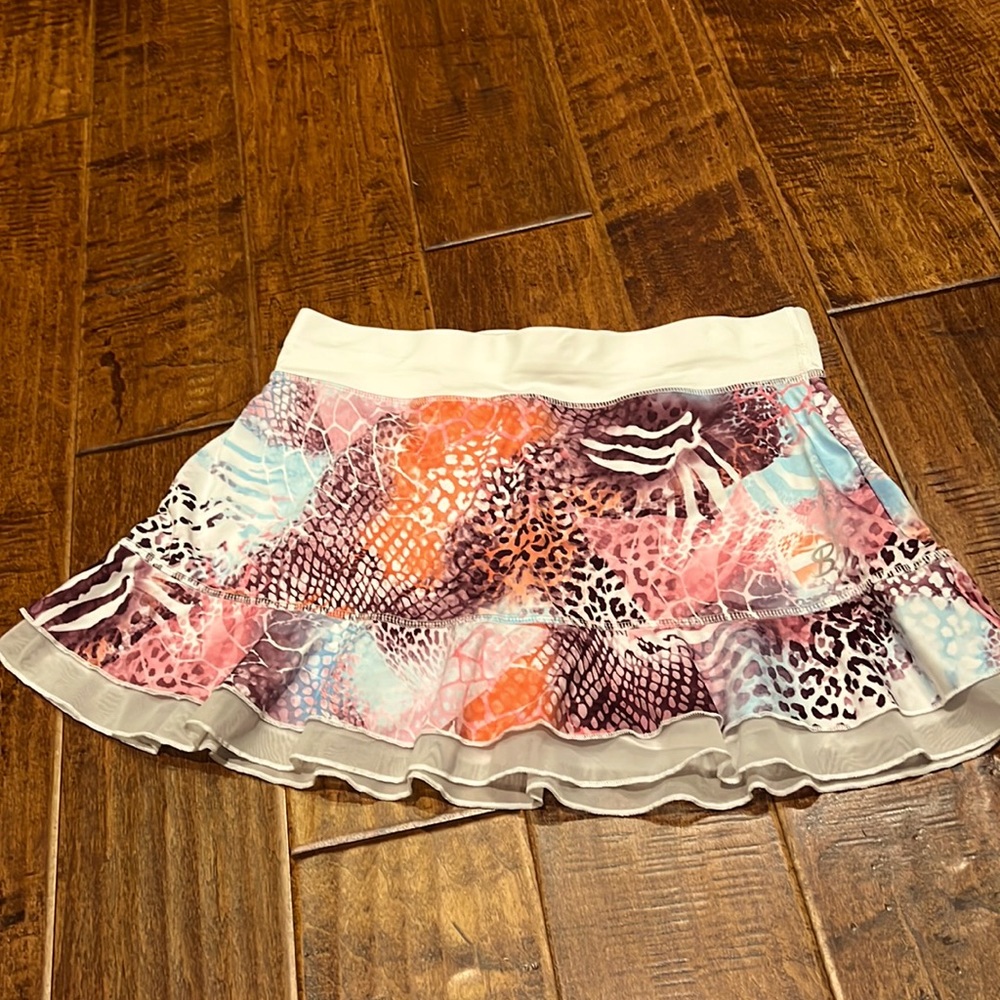 Sofibella Size small tennis skirt, white multiple spring colors beautiful size s